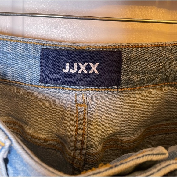 Light Blue Mom High-Waisted Jeans - Picture 10 of 11